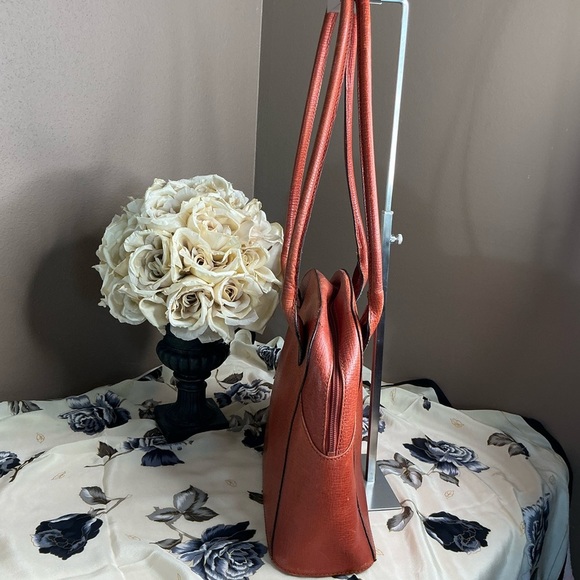 Loewe Red Shoulder Bag with Textured Leather and Scarf Accent - Picture 5 of 15